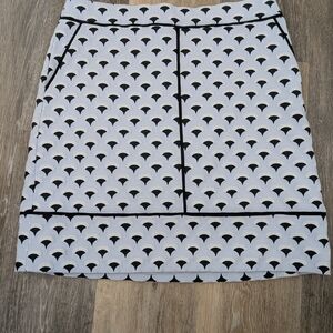 Ann Taylor White Pencil Skirt with Black Geometric Fan Print